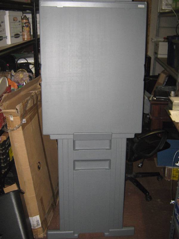 lot 7084 image: Quartet Dura Max Easel 200E 27 x 34