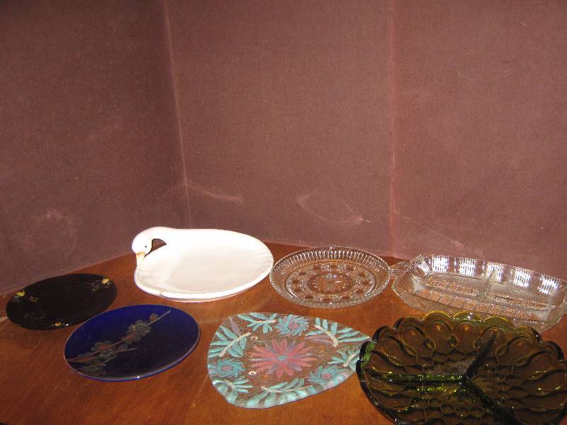 lot 7095 image: 7 ct. lot glass and ceramic plates- great for crafts, collectors