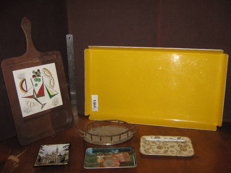 lot 7103 image: 6 ct. lot decorative trays and cutting board