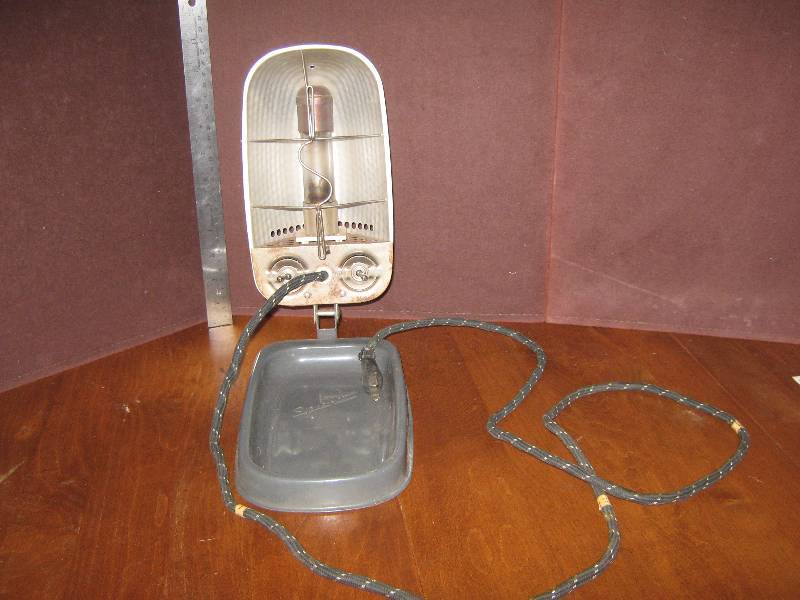 lot 7106 image: Vintage Tanning lamp, UV light bulb, works