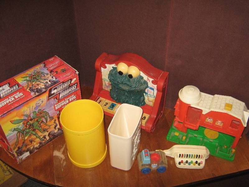 lot 7109 image: Vintage Toy lot Fisher price busy buckets, Farm, Cookie Monster Piano, Starship Trooper, others
