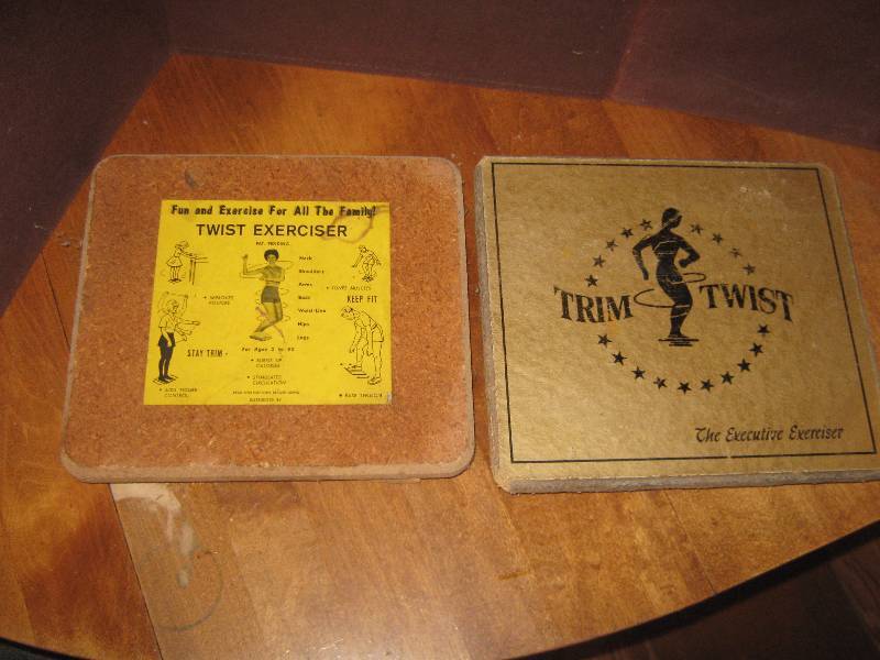 lot 7111 image: 2 ct lot Twist Office Exerciser