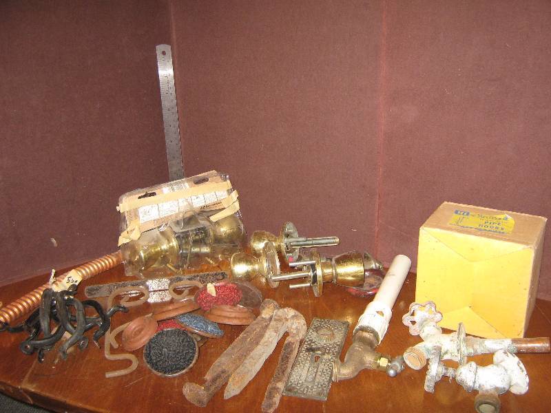 lot 7113 image: Box of Misc. hardware