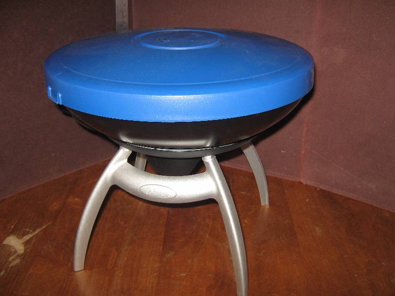 lot 7128 image: Coleman Grill fits regular size propane bottle