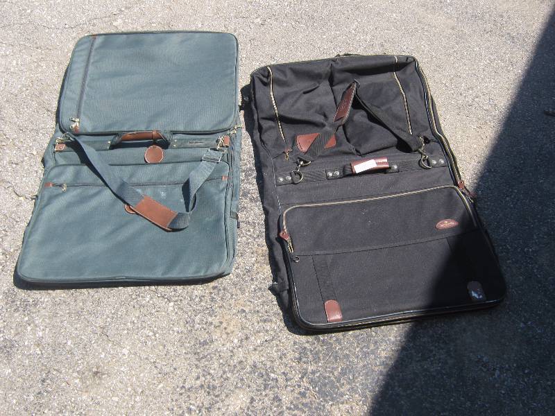 lot 7138 image: 2 ct. lot Samsonite Suit Carriers, one green, one black