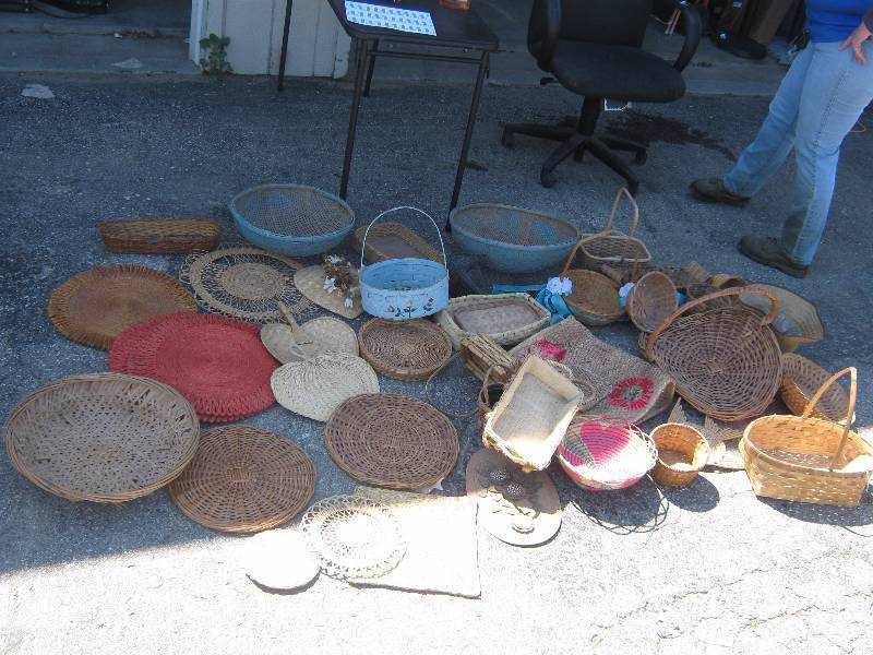 lot 7141 image: Large lot of Wicker and woven Baskets, trivets, place mats, and flower pots