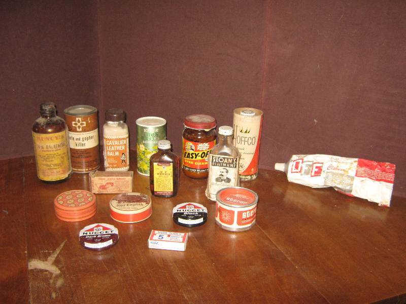 lot 7167 image: Large lot of old bottles and tin cans