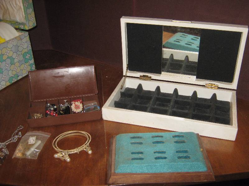 lot 7169 image: Jewelry lot- (1)ring box, (1)ring display and costume jewelry