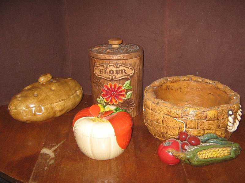 lot 7173 image: 4 ct. lot handmade pottery and Flour Cannister