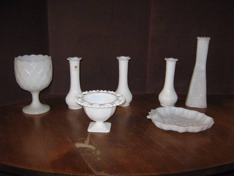 lot 7184 image: 7 ct. lot milk glass and bud vases
