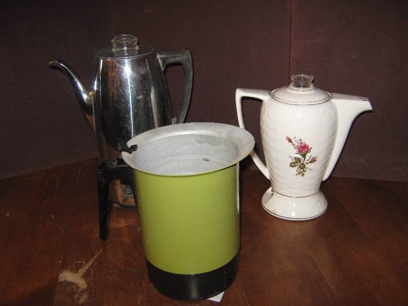lot 7207 image: 3 ct. lot Vintage hot pots, untested