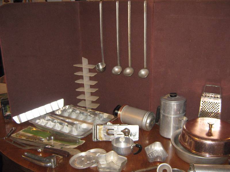 lot 7208 image: Metal kitchen lot, metal ice cube trays, coffee pot, grater, small pans, molds, other
