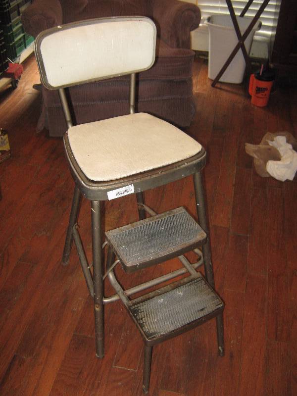 lot 7217 image: High Chair Step Stool off white, metal 24 seat height, 35 overall height