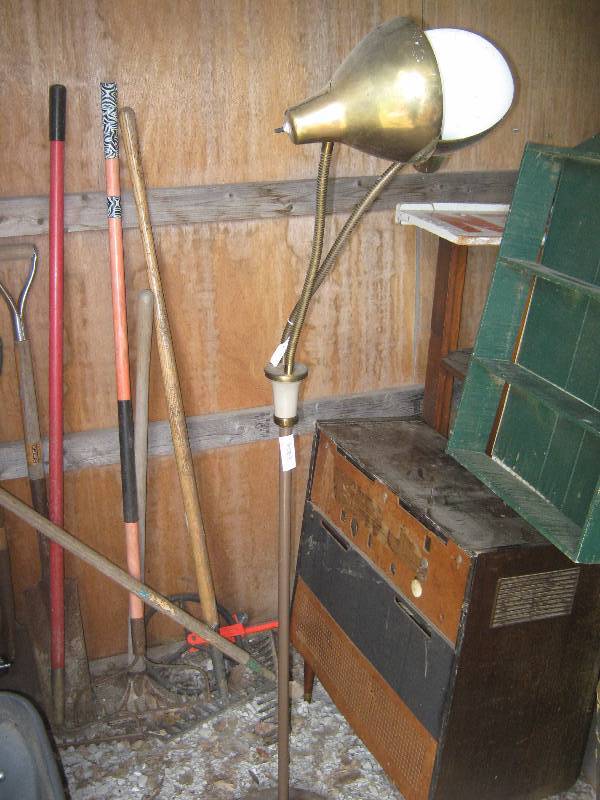 lot 7223 image: Brass Floor Lamp