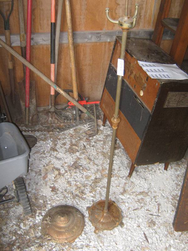 lot 7225 image: Metal Lamp base and metal coat hat rack
