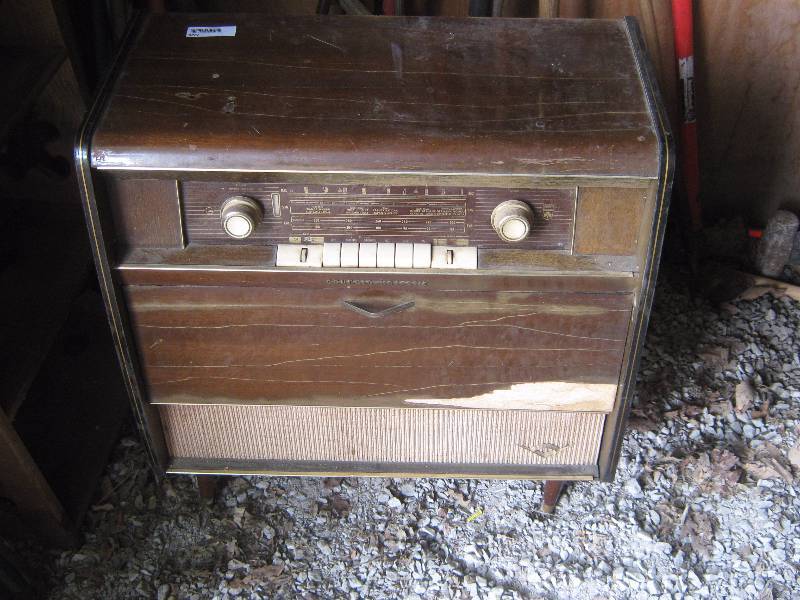 lot 7228 image: Grundig Majestic Stereo, plug has been cut- so it will need to be rewired repurposed