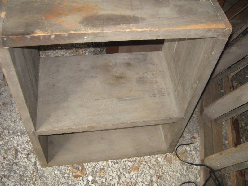 lot 7229 image: Heavy wooden shelf 27 x 16  x 34 tall