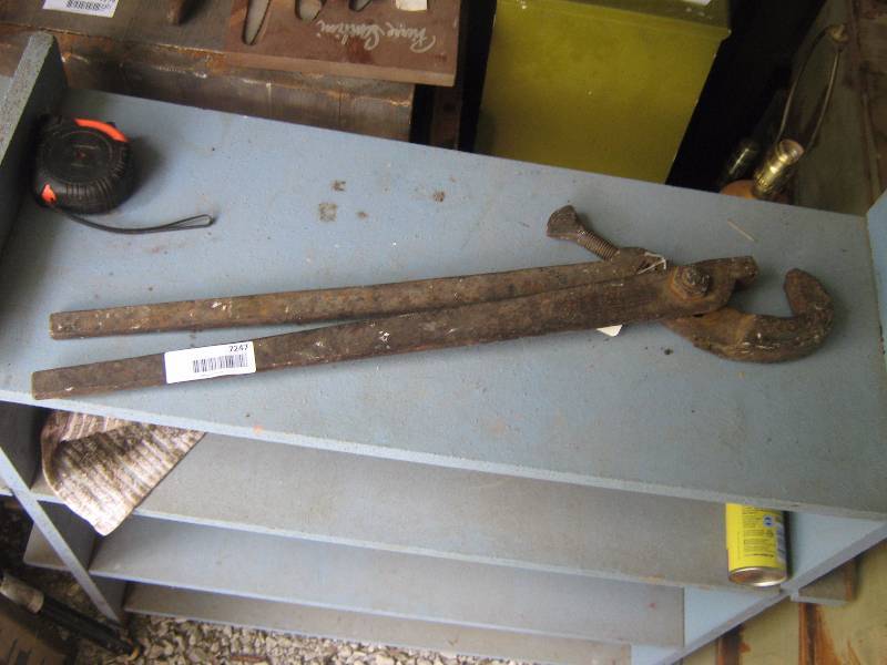 lot 7247 image: Large adjustable rigging wrench- Oil City, 25 long, adjusts up to 2