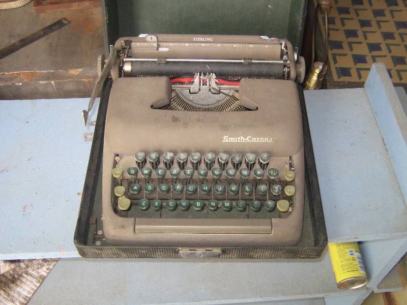 lot 7252 image: Smith-Corona typewriter in black case