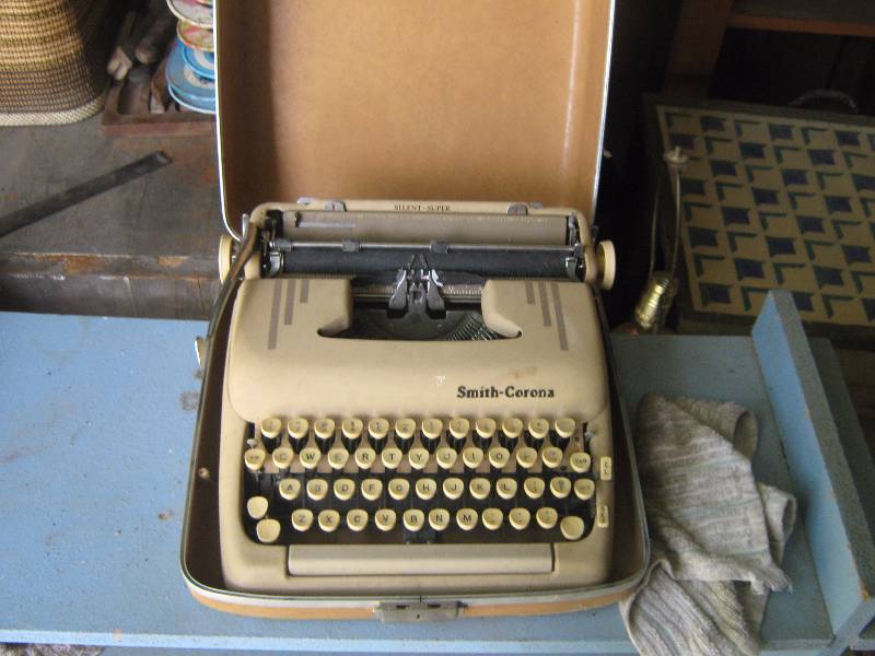 lot 7253 image: Smith Corona Typewriter in Brown case