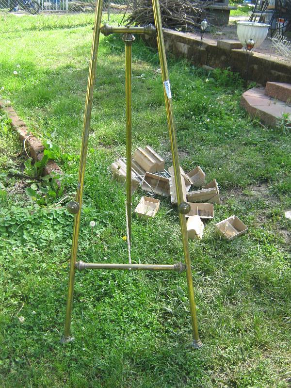 lot 7265 image: Brass Easel Style Sign Holder 5 tall supports up to 55 sign