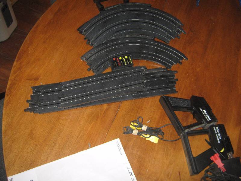 lot 7293 image: Chevy Corvette Figure 8 slot car race track- no cars