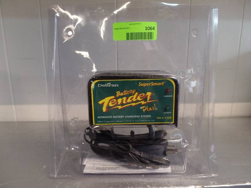lot 1064 image: BATTERY TENDER PLUS