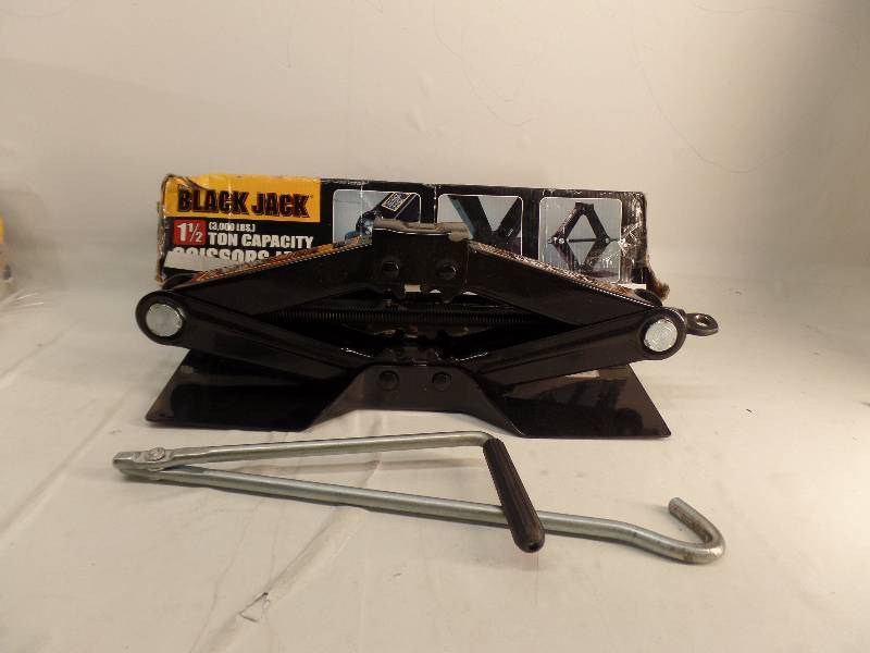 lot 1092 image: BLACK JACAK 1 12 TON CAPACITY  SCISSORS JACK