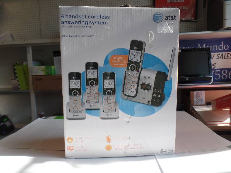lot 1046 image: 4 HANDSET CORDELSS ANSERING SYSTEM