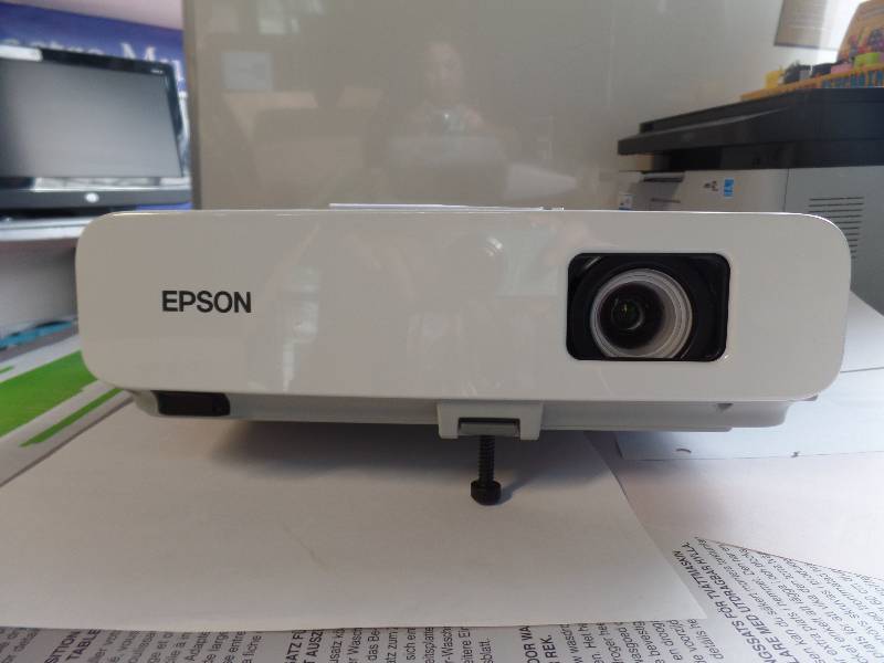 lot 1030 image: ESPON PROJECTOR H356A