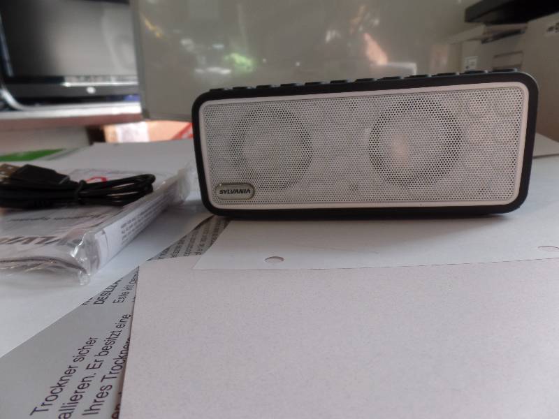 lot 1025 image: SYLVANIA BLUETHOOTH SPEAKER
