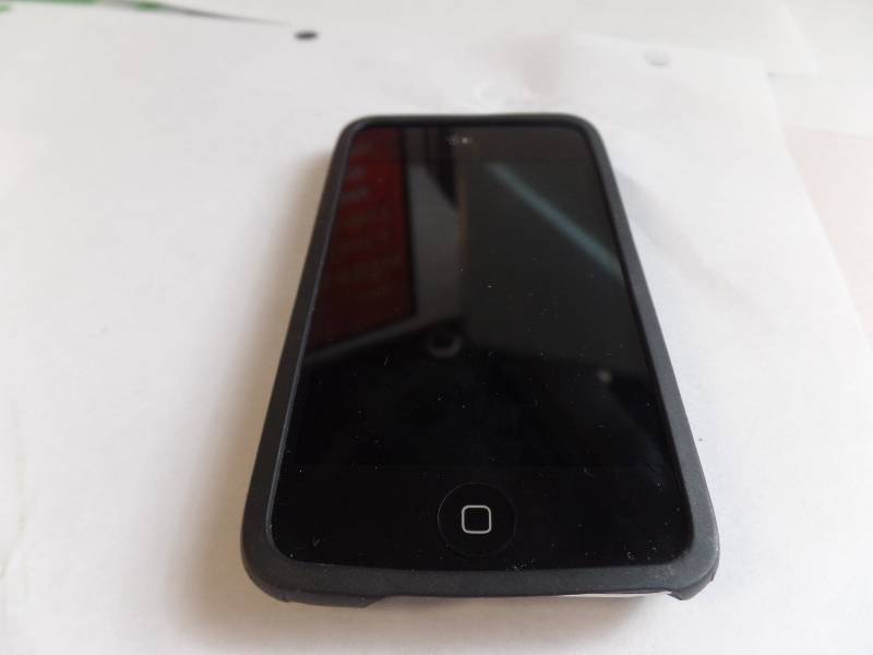 lot 1027 image: IPOD TOUCH 32GB A1367