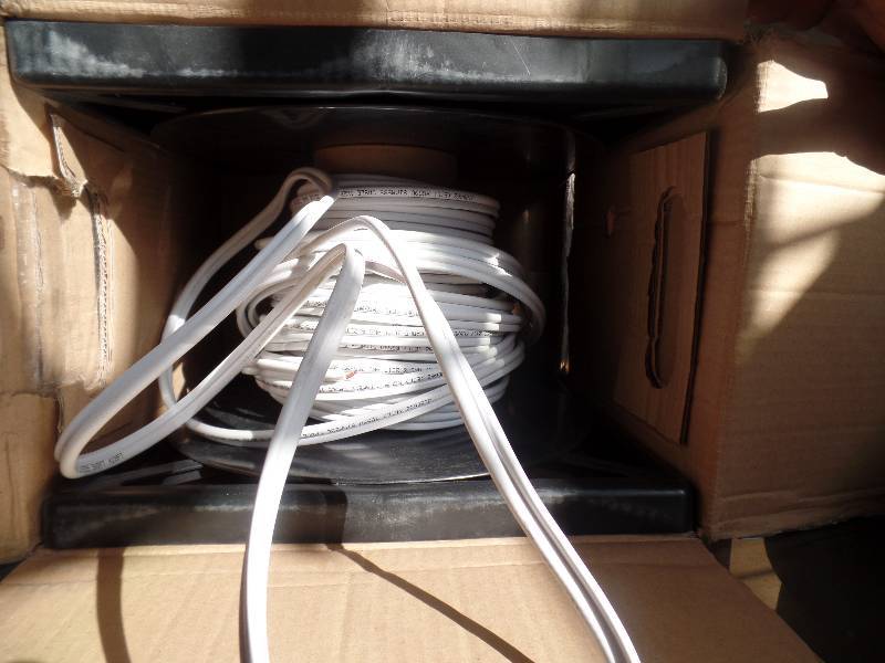 lot 1047 image: SPOOL OF SIAMESE CABLE