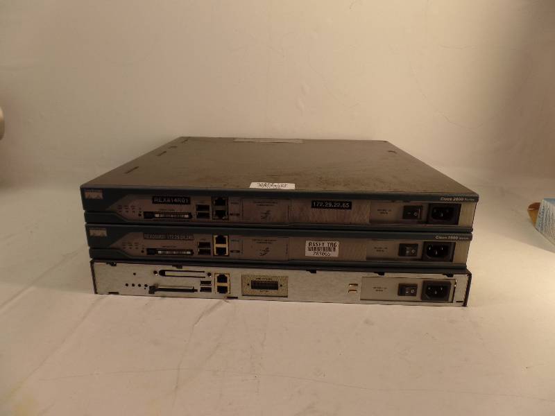 lot 1022 image: LOT OF 3 CISCO2811  PARTS