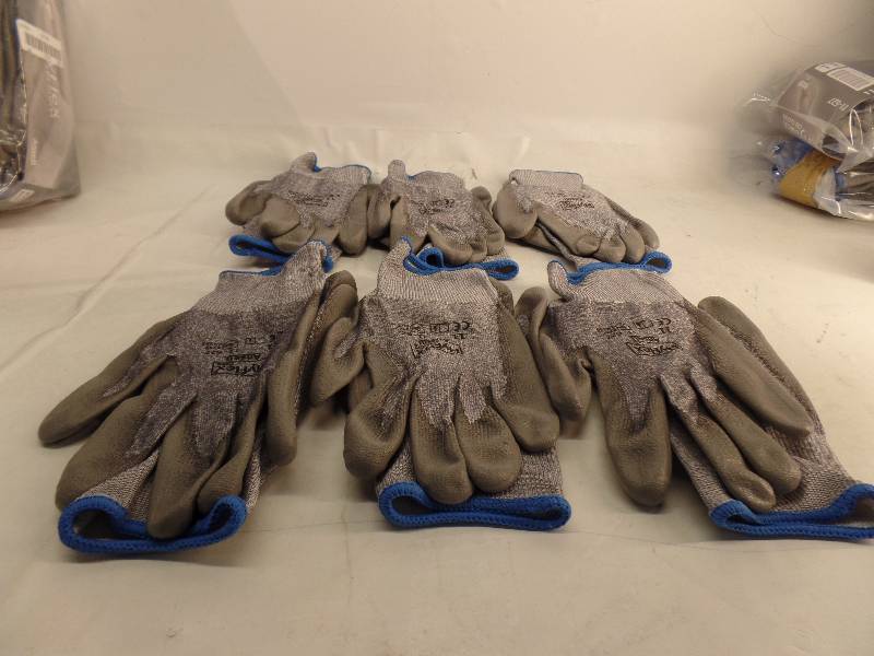 lot 1282 image: LOT OF 6 HYFLEX CR2 GLOVES NEW