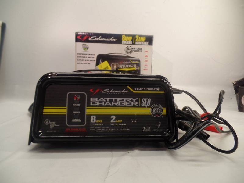 lot 1056 image: SCHUMACHER 8AMP CHARGER 2AMP MAINTAINER