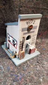 lot 1529 image: Buds Birdhouse