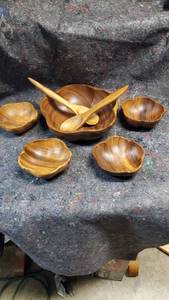 lot 1549 image: Solid Wood Salad Set