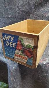 lot 1588 image: Vintage Advertisement Crate