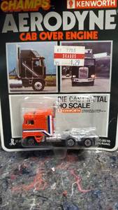 lot 1640 image: Road Champs Aerodyne Kenworth Cab over Engine Die Cast HO Scale Semi Truck