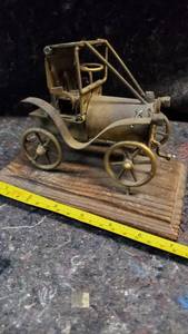 lot 1643 image: Vintage Scrap Car