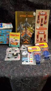 lot 1654 image: Lot of Vintage Toys