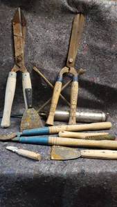lot 1665 image: 10 Piece Tool And Crate Lot