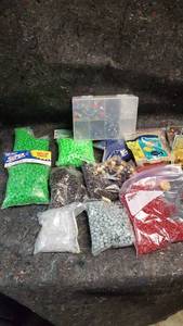 lot 1672 image: Lot Of Project Beads