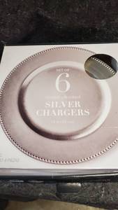 lot 1675 image: Metallic 13 Plastic Charger Round Plate - Silver Beaded Set Of 6