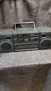 lot 1704 image: Panasonic Rx-DT650 Boombox