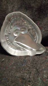lot 1714 image: Wilson Big Bird Cake Pan