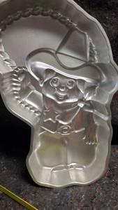 lot 1715 image: Wilton CowboyCake Pan