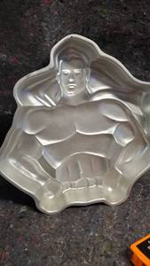 lot 1718 image: Wilton Superman Cake Pan