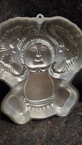 lot 1720 image: Wilton Cabbage Patch Cake Pan
